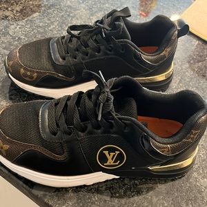 Sneakers luxury Louis Vuitton size 6.5